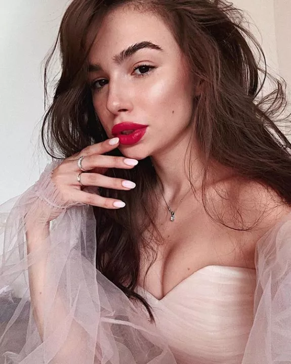 Анастасия Кошкина: «В шесть утра надо на съёмку? Сниматься на холоде, в воде, с огнём? Все должно быть нипочём на пути к цели!» - 1 Анастасия Кошкина: «В шесть утра надо на съёмку? Сниматься на холоде, в воде, с огнём? Все должно быть нипочём на пути к цели!» - 1 - изображение