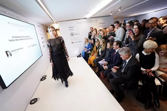 Український Haute Couture від Оксани Караванської вразив Давос - 3 - изображение