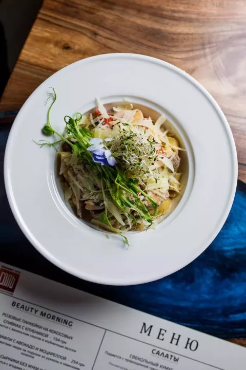 Обновленное меню от ZELYONKA: natural wine и блюда с Beyond Meat - 1 Обновленное меню от ZELYONKA: natural wine и блюда с Beyond Meat - 1 - изображение