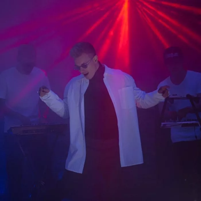 OLEYNIK презентовал «Неоновый трек» - 1 OLEYNIK презентовал «Неоновый трек» - 1 - изображение