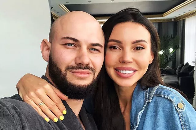 Оксана Самойлова заявила о разводе с Джиганом - 1 Оксана Самойлова заявила о разводе с Джиганом - 1 - изображение