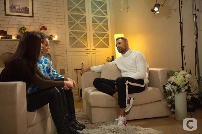 Первый поцелуй и три выбывания: чем запомнился новый выпуск реалити «Холостяк-10» - 3 Первый поцелуй и три выбывания: чем запомнился новый выпуск реалити «Холостяк-10» - 3 - изображение