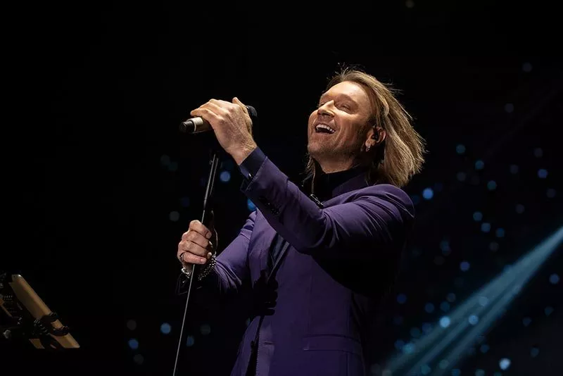 Тысячи украинцев присоединились к «марафону любви» Олега Винника - 2 - изображение