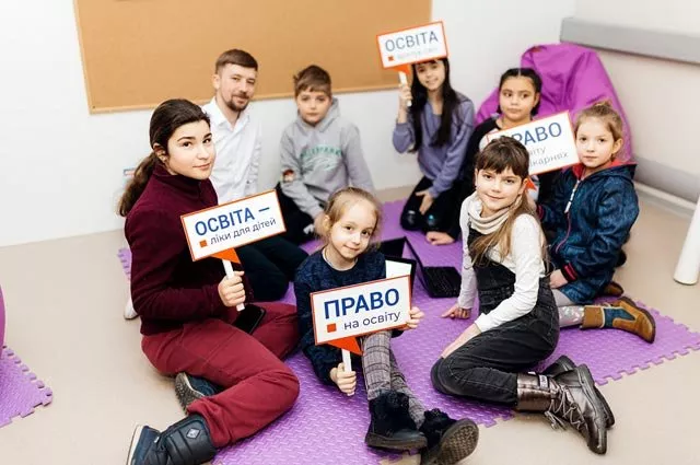 Наталия Мосейчук привезла 101 книгу для новой библиотеки детской больницы Охматдет - 3 Наталия Мосейчук привезла 101 книгу для новой библиотеки детской больницы Охматдет - 3 - изображение