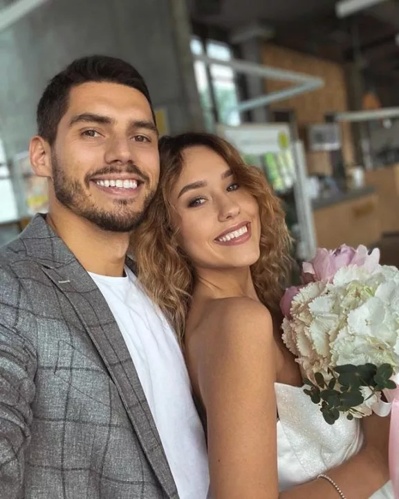 Никита Добрынин и Даша Квиткова о свадьбе: «Для нас важно сохранить теплый семейный уют» - 1 Никита Добрынин и Даша Квиткова о свадьбе: «Для нас важно сохранить теплый семейный уют» - 1 - изображение