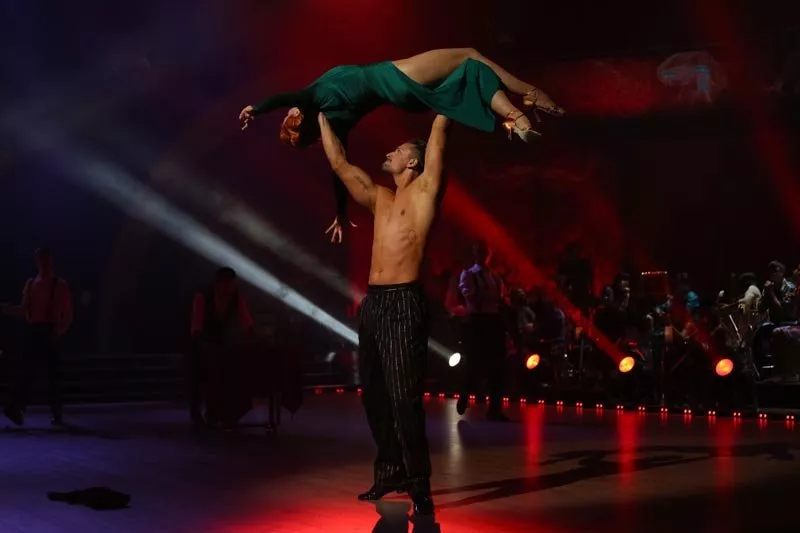 «Танці з зірками»: рэп от Екатерины Кухар, возвращение Игоря Ласточкина и финальный танец трио на паркете - 4 «Танці з зірками»: рэп от Екатерины Кухар, возвращение Игоря Ласточкина и финальный танец трио на паркете - 4 - изображение