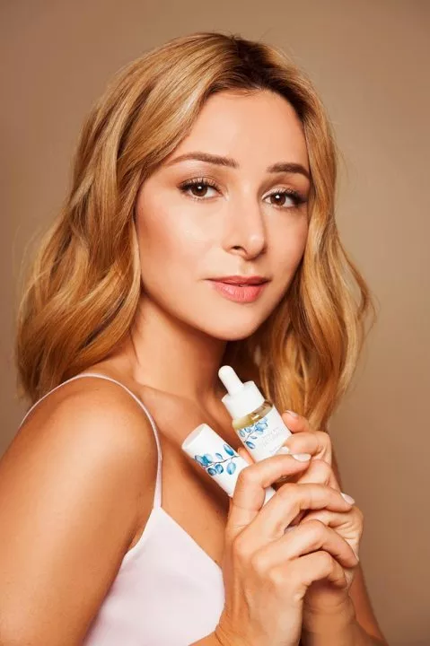 Злата Огнєвіч стала обличчям нової лінійки косметики Mary Kay - 2 Злата Огнєвіч стала обличчям нової лінійки косметики Mary Kay - 2 - изображение