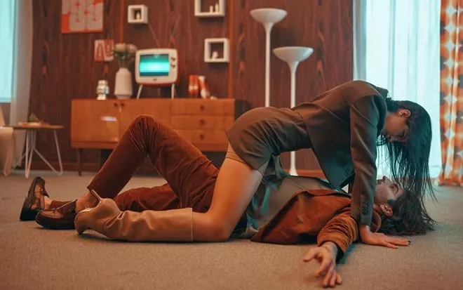 Танцы, эротические сцены и вселенская грусть в новом клипе DANTES - 3 - изображение