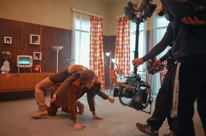 Танцы, эротические сцены и вселенская грусть в новом клипе DANTES - 2 - изображение