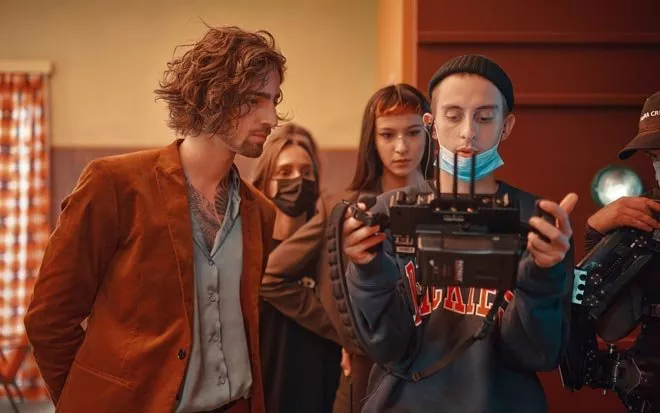 Танцы, эротические сцены и вселенская грусть в новом клипе DANTES - 1 - изображение