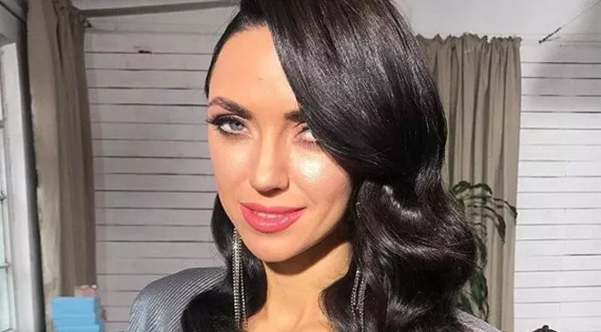 7 вещей из сумочки певицы Виктории Смеюхи - 1 7 вещей из сумочки певицы Виктории Смеюхи - 1 - изображение