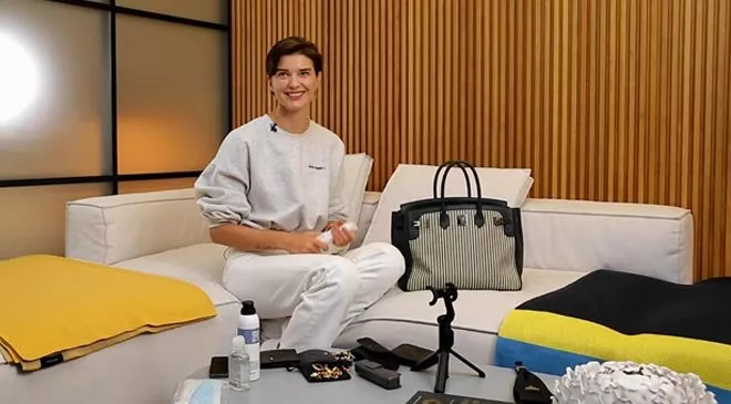 Любимая косметика и гаджеты для блогера: что носит в сумке супермодель Наталья Гоций - 1 Любимая косметика и гаджеты для блогера: что носит в сумке супермодель Наталья Гоций - 1 - изображение