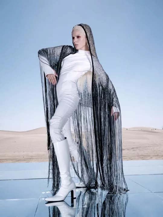 Макс Барских и Zivert возвращают моду на киберпанк в новом клипе «Bestseller» - 4 Макс Барских и Zivert возвращают моду на киберпанк в новом клипе «Bestseller» - 4 - изображение