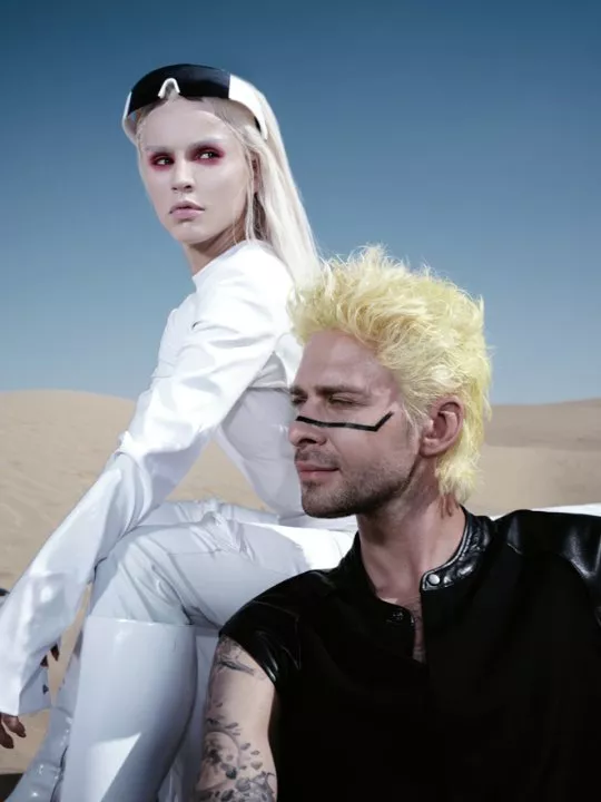 Макс Барских и Zivert возвращают моду на киберпанк в новом клипе «Bestseller» - 5 Макс Барских и Zivert возвращают моду на киберпанк в новом клипе «Bestseller» - 5 - изображение