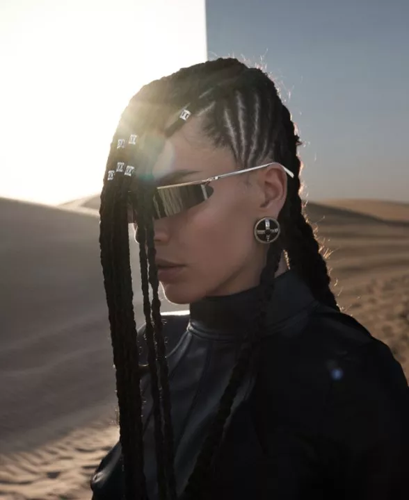 Макс Барских и Zivert возвращают моду на киберпанк в новом клипе «Bestseller» - 2 Макс Барских и Zivert возвращают моду на киберпанк в новом клипе «Bestseller» - 2 - изображение