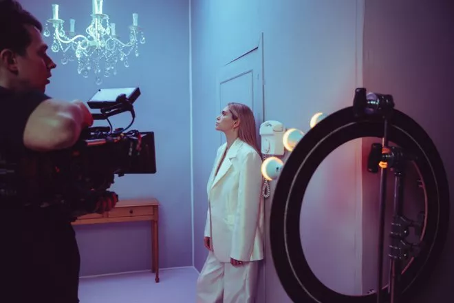 «Ты не один»: новое музыкальное видео Веры Брежневой - 3 «Ты не один»: новое музыкальное видео Веры Брежневой - 3 - изображение