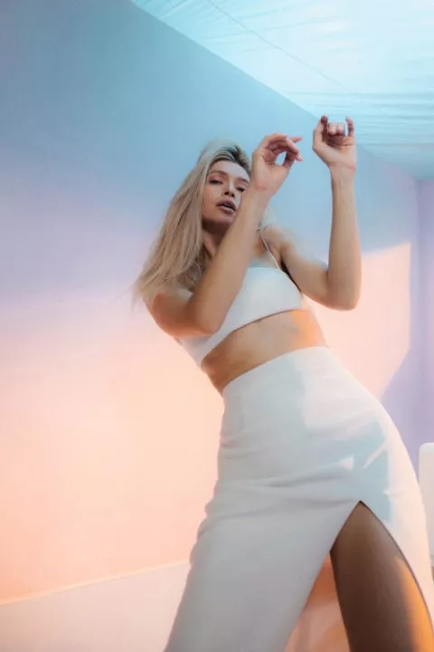 «Ты не один»: новое музыкальное видео Веры Брежневой - 2 «Ты не один»: новое музыкальное видео Веры Брежневой - 2 - изображение