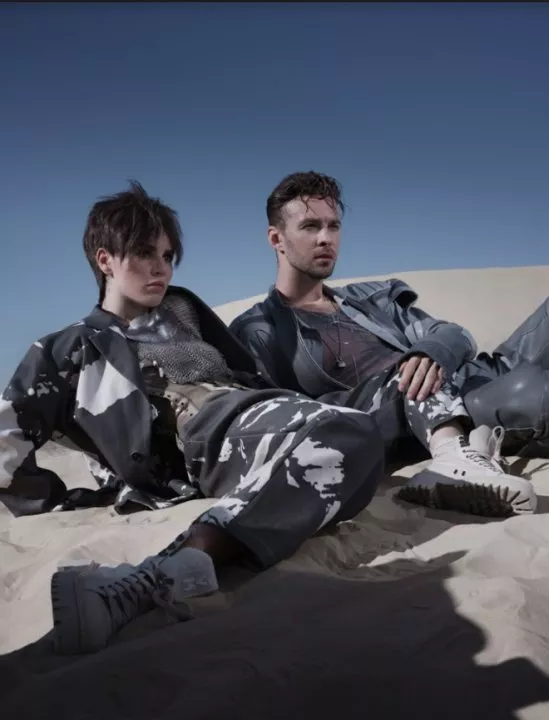 Макс Барских и Zivert возвращают моду на киберпанк в новом клипе «Bestseller» - 1 Макс Барских и Zivert возвращают моду на киберпанк в новом клипе «Bestseller» - 1 - изображение