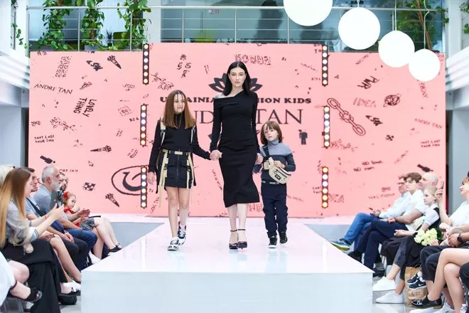 Andre Tan и Yes представили совместную коллекцию рюкзаков для подростков - 4 Andre Tan и Yes представили совместную коллекцию рюкзаков для подростков - 4 - изображение