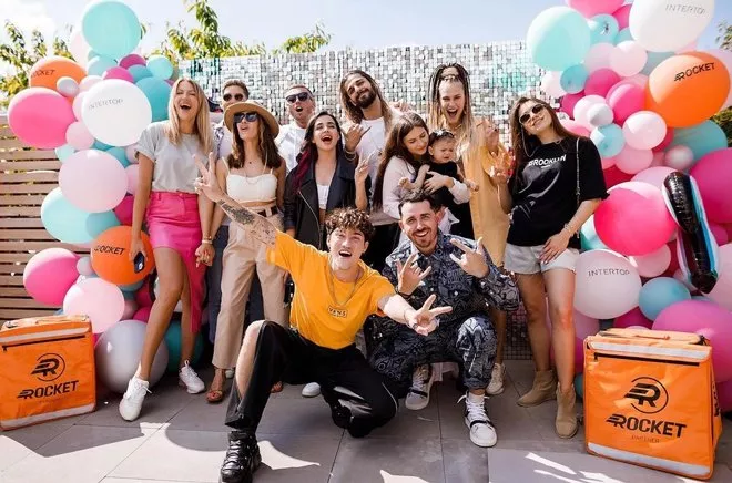 Украинские блогеры ярко отпраздновали открытие TikTok-дома под Киевом - 1 - изображение