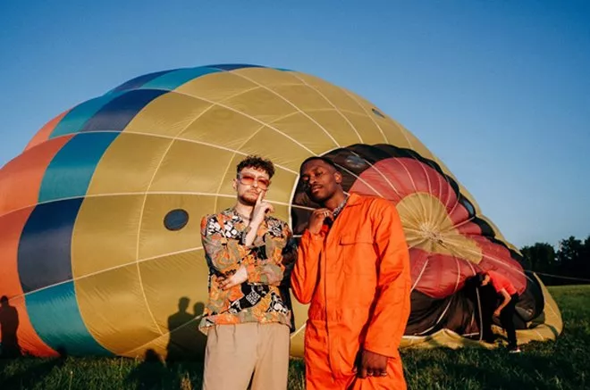 Полiт на повiтряній кулі та спалах емоцій у новому кліпі TVORCHI Falling - 2 Полiт на повiтряній кулі та спалах емоцій у новому кліпі TVORCHI Falling - 2 - изображение