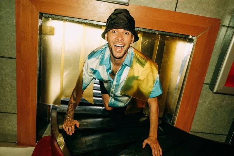 Ради нового клипа Макса Барских перекрыли «Борисполь» - 4 - изображение