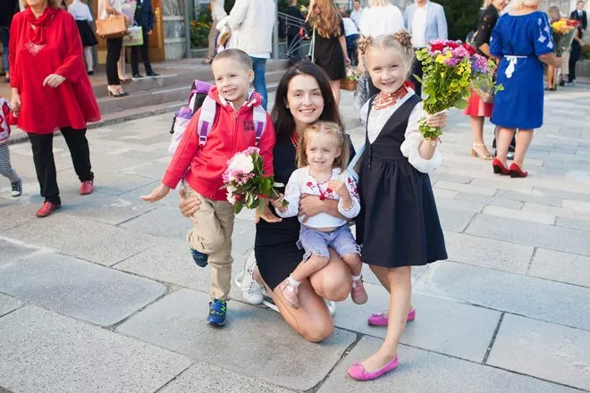 Вгадала майбутню професію: Вітвіцька, Гринчук, Писанка, Хамайко, Попов і Мосейчук розповіли про найкращого вчителя кіна - 2 Вгадала майбутню професію: Вітвіцька, Гринчук, Писанка, Хамайко, Попов і Мосейчук розповіли про найкращого вчителя кіна - 2 - изображение