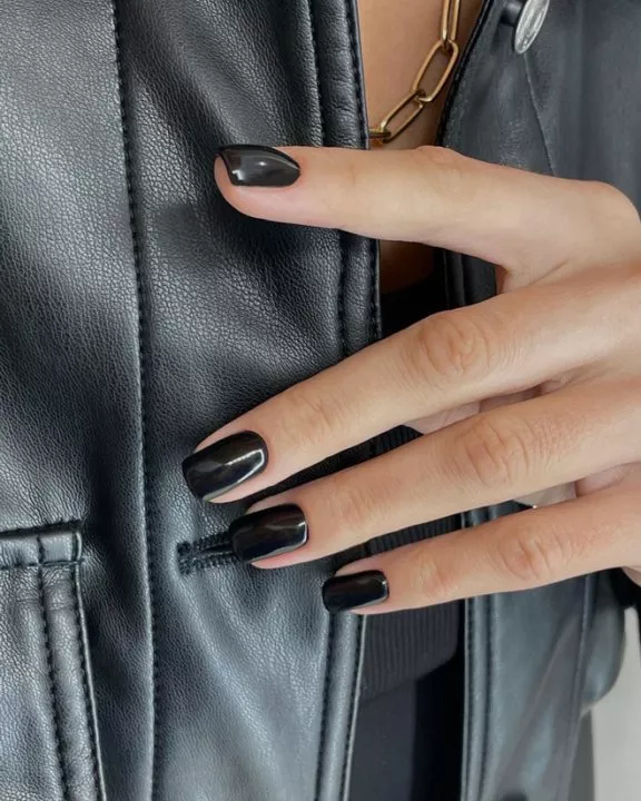 Маникюр Total Black – осенний тренд 2021 - 1 Маникюр Total Black – осенний тренд 2021 - 1 - изображение