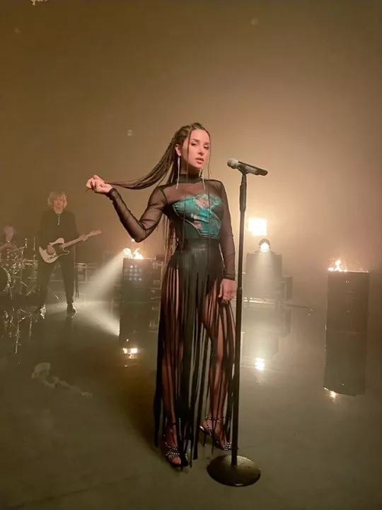 Злата Огневич выпустила свой личный манифест “Клинок” - 4 Злата Огневич выпустила свой личный манифест “Клинок” - 4 - изображение