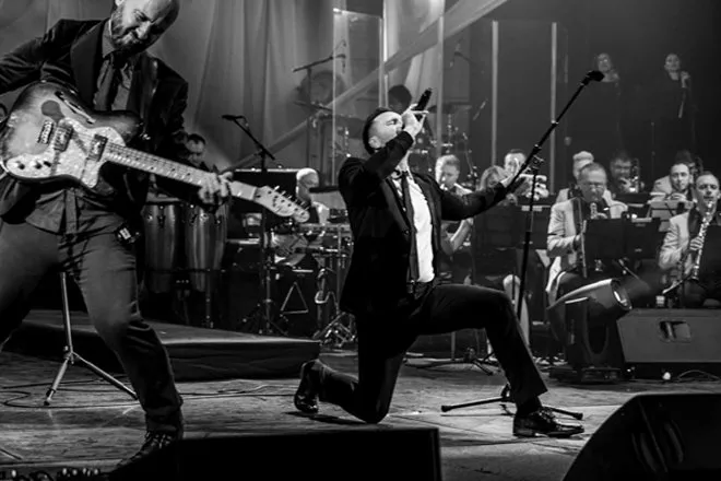 Повний зал, сотні ліхтариків та зіркові дуети: гурт СКАЙ відзначив своє 20-річчя - 2 Повний зал, сотні ліхтариків та зіркові дуети: гурт СКАЙ відзначив своє 20-річчя - 2 - изображение