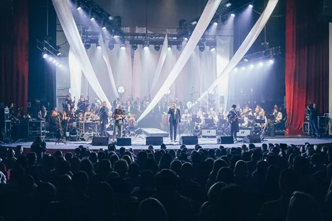 Повний зал, сотні ліхтариків та зіркові дуети: гурт СКАЙ відзначив своє 20-річчя - 3 Повний зал, сотні ліхтариків та зіркові дуети: гурт СКАЙ відзначив своє 20-річчя - 3 - изображение