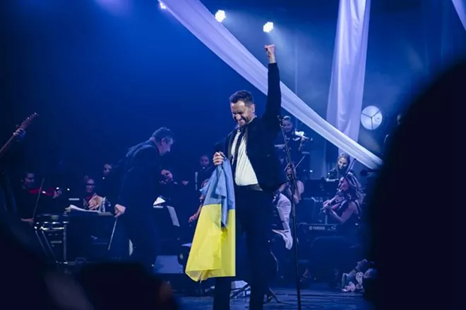 Повний зал, сотні ліхтариків та зіркові дуети: гурт СКАЙ відзначив своє 20-річчя - 7 Повний зал, сотні ліхтариків та зіркові дуети: гурт СКАЙ відзначив своє 20-річчя - 7 - изображение