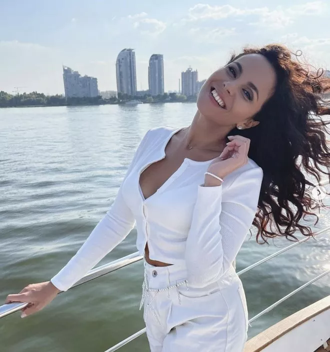 Настя Каменских расплакалась на камеру: причина - 1 Настя Каменских расплакалась на камеру: причина - 1 - изображение