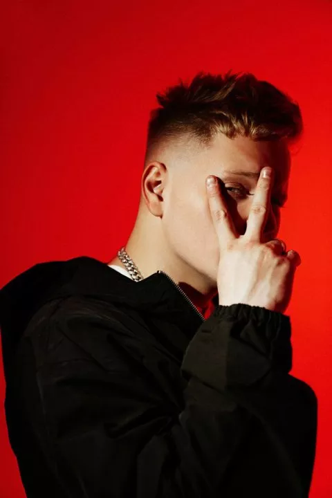 Verbee: Я стартовал, записывая первые треки на простой микрофон - 1 Verbee: Я стартовал, записывая первые треки на простой микрофон - 1 - изображение