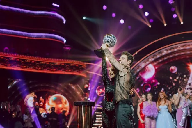 Победителями «Танців з зірками-5» стали актер Артур Логай и Анна Карелина - 1 Победителями «Танців з зірками-5» стали актер Артур Логай и Анна Карелина - 1 - изображение