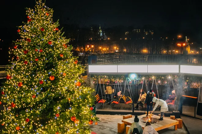 Ожившая рождественская открытка: Арка Дружбы народов к Новому году стала сказочно красивой - 2 Ожившая рождественская открытка: Арка Дружбы народов к Новому году стала сказочно красивой - 2 - изображение