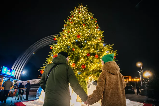 Ожившая рождественская открытка: Арка Дружбы народов к Новому году стала сказочно красивой - 1 Ожившая рождественская открытка: Арка Дружбы народов к Новому году стала сказочно красивой - 1 - изображение