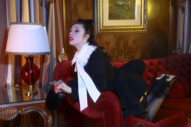 Банты, воланы и розовый цвет в праздничной коллекции Andre Tan и Сони Плакидюк - 3 - изображение