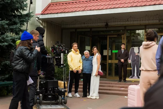 “Засновано на ржачних подіях”: стартує показ комедії “Любов і Блогери” - 2 “Засновано на ржачних подіях”: стартує показ комедії “Любов і Блогери” - 2 - изображение