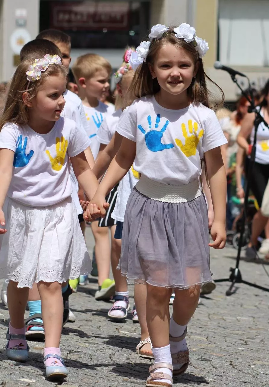 Співачка alyona alyona вийшла на Марш Матерів у Чехії - 3 - изображение