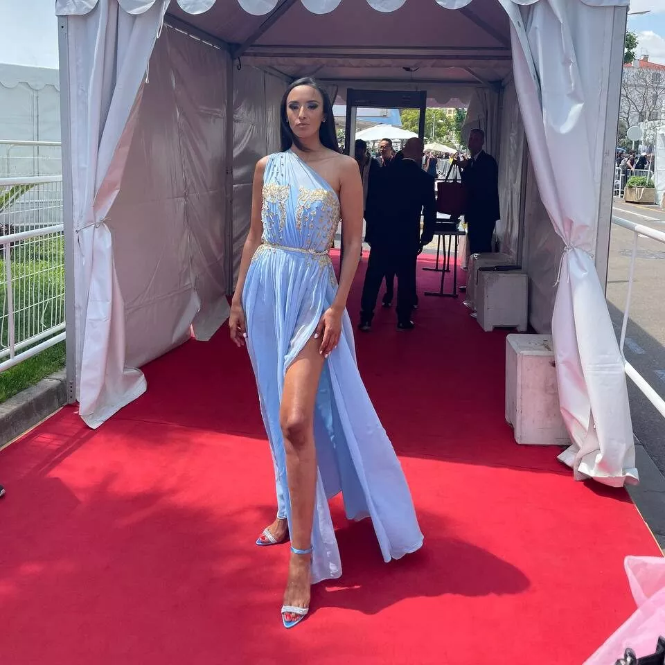 Модель Вероніка Островська підтримала Україну на Каннському кінофестивалі - 1 Модель Вероніка Островська підтримала Україну на Каннському кінофестивалі - 1 - изображение